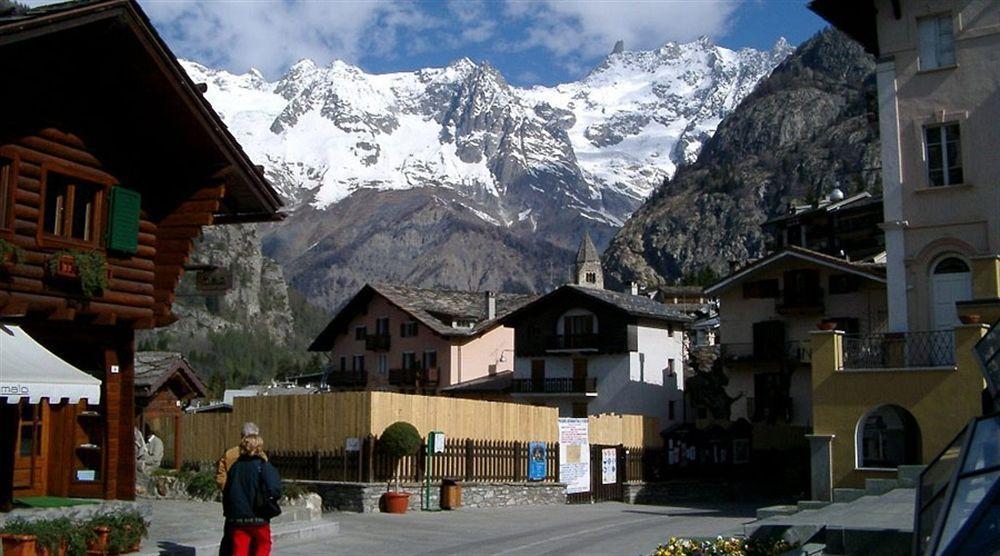 Hotel Del Viale Courmayeur Exterior photo